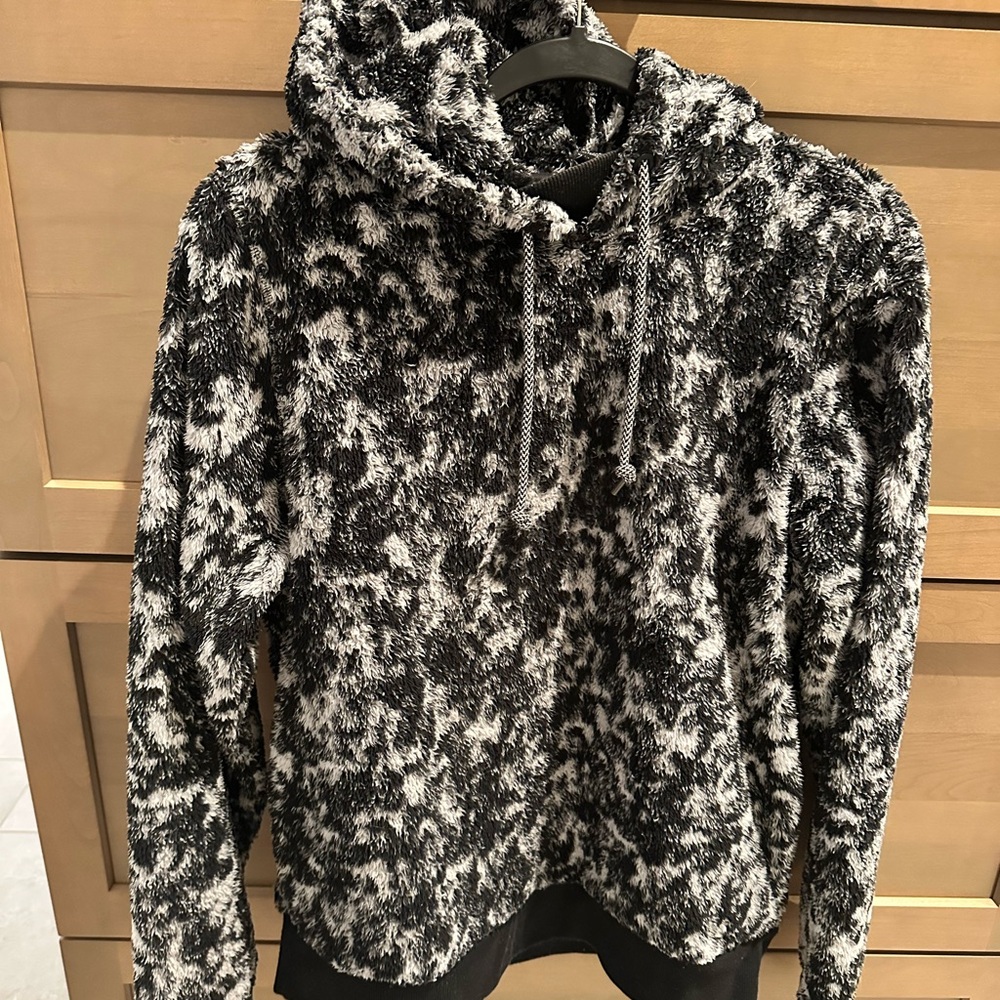 Athelta Cozy Black and White Fuzzy Hoodie ✨ Sporty ✨